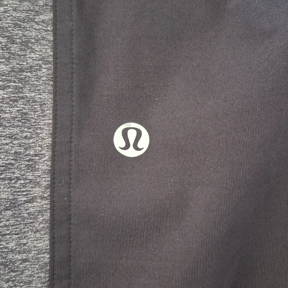 Women's Black and Gray Lulu pants size 6 - Picture 4 of 4